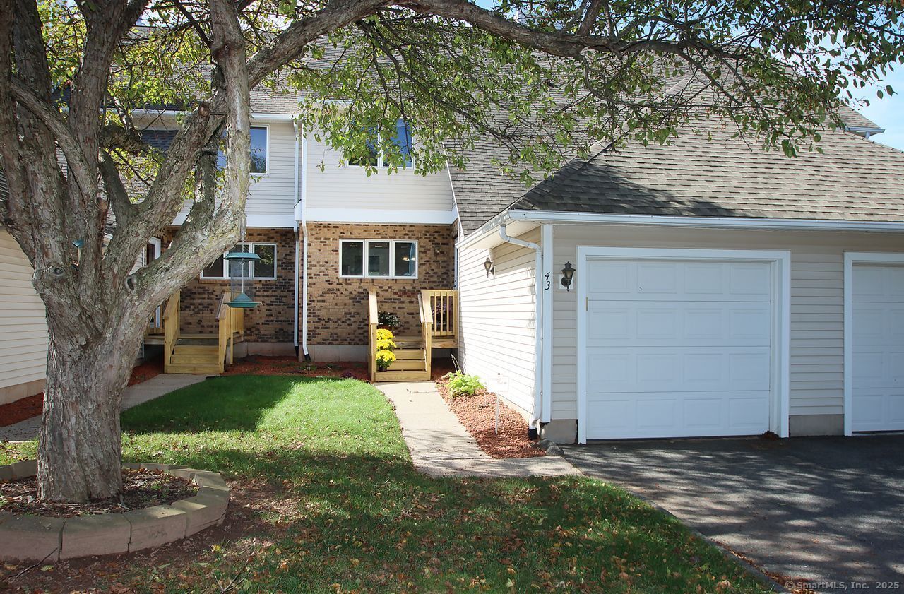 Property Photo: 43 Steeplechase Drive 43 CT 06111
