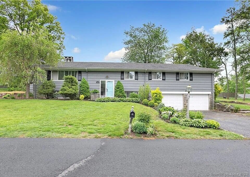 Property Photo:  175 Twin Oaks Terrace  CT 06614