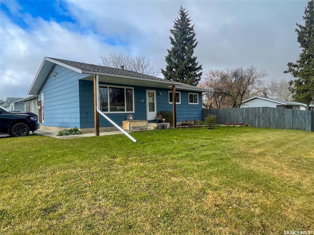 Property Photo: 29 Dunfield Crescent SK S9X 1E3