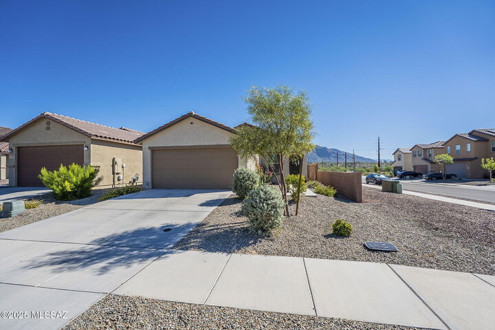 Property Photo: 9232 N Peridot Vista Avenue AZ 85742