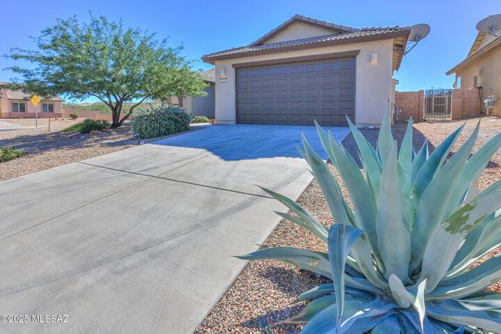 Property Photo:  4390 Christopher Drive  AZ 85650 