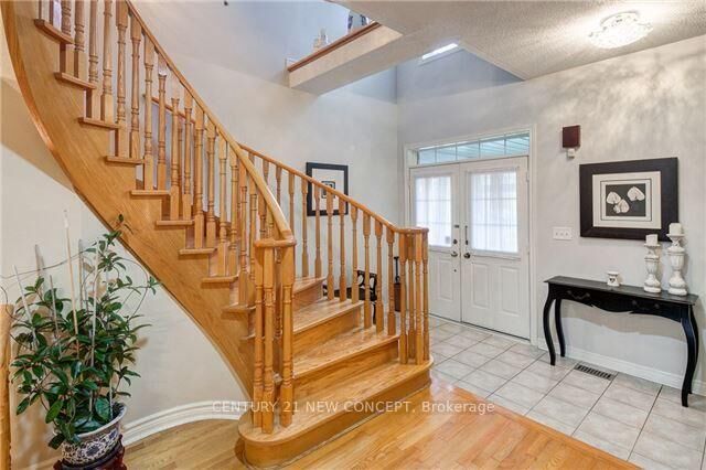 Photo de la propriété:  146 Peninsula Crescent  ON L4S 1X9 