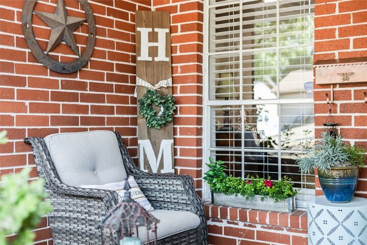 Property Photo: 10103 Oak Hollow Circle TX 78758