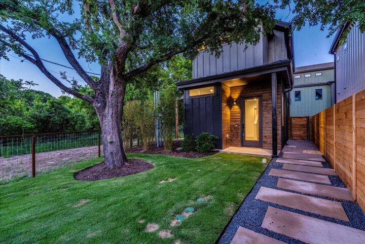 Property Photo:  1713 E M Franklin Avenue 2  TX 78721