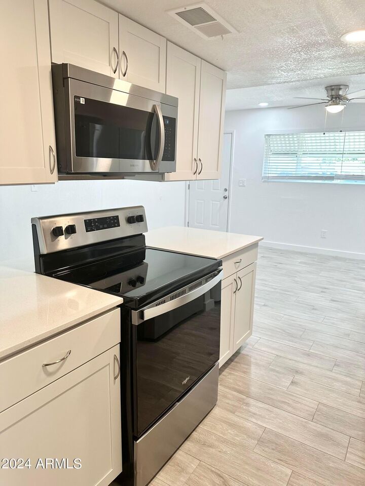 Property Photo: 16821 N 26th Street Apt 10 AZ 85032