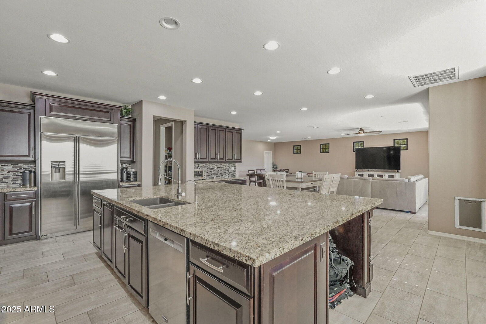 Property Photo:  617 W Cantebria Drive  AZ 85233 