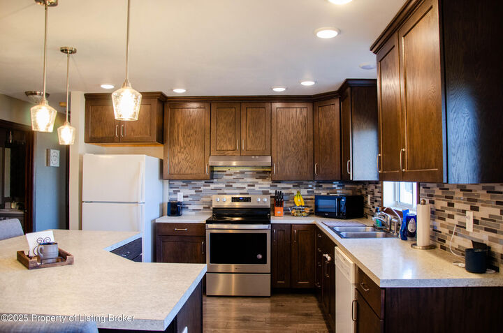Property Photo: 1004 Sunset Court ND 58623