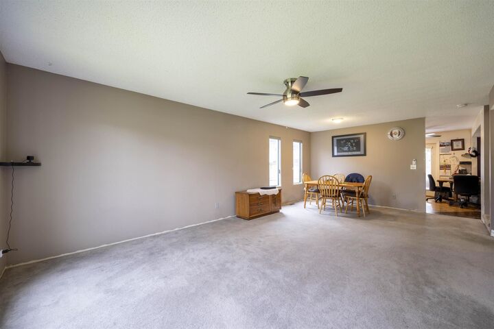 Photo de la propriété: 9742 149 Street BC V3R 8C6