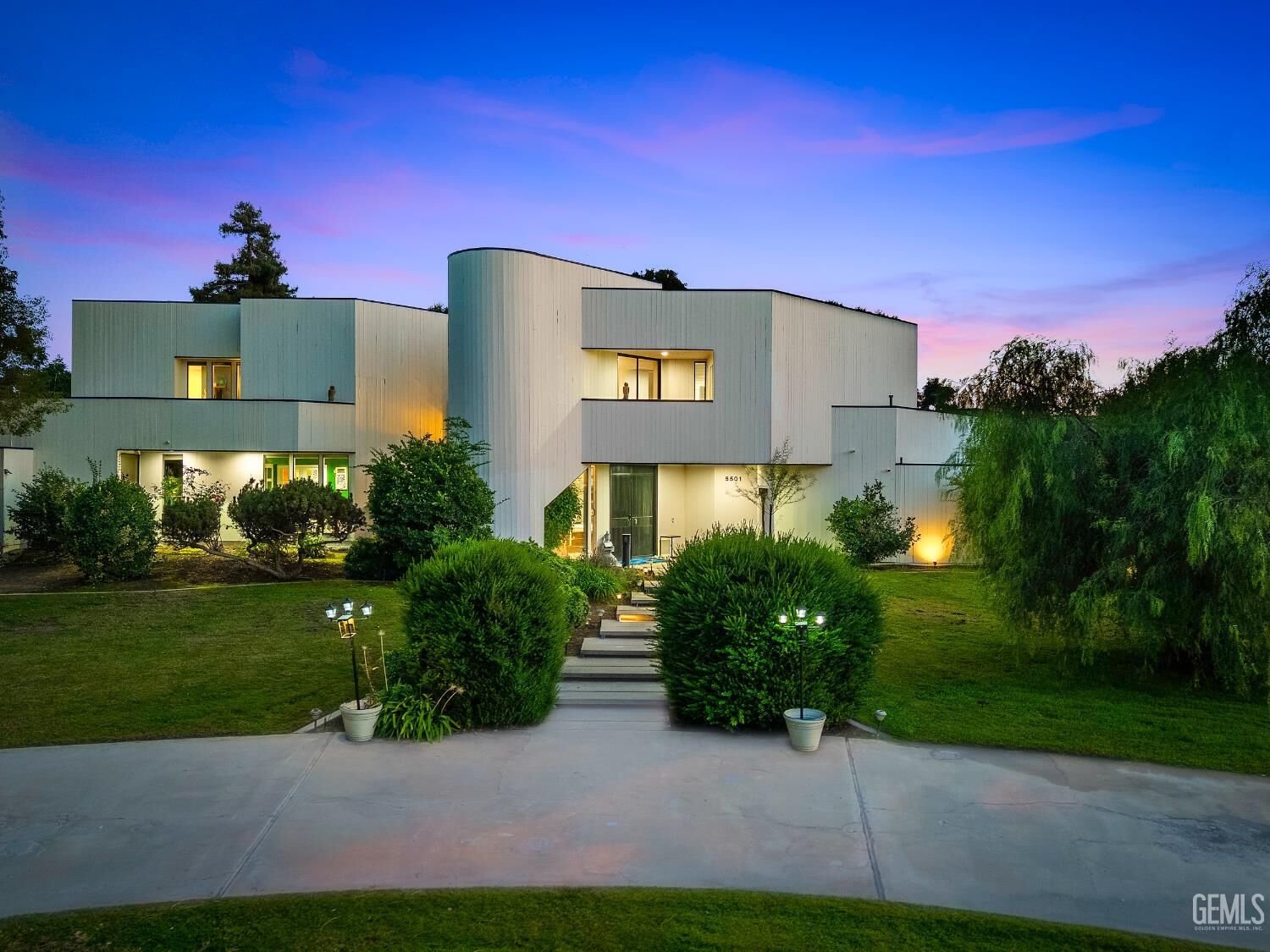 Property Photo:  5501 Georgia Drive  CA 93308