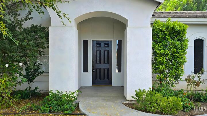 2812 Chiselhurst Court  Bakersfield CA 93311 photo