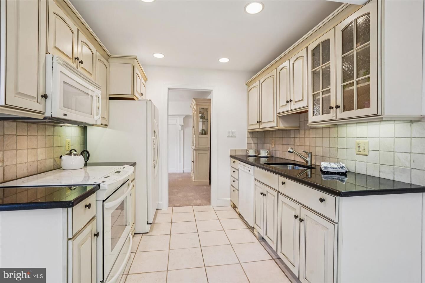 Property Photo:  563 Florida Avenue 102  VA 20170 