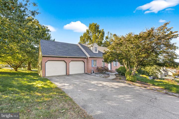 Property Photo: 710 Dustin Drive PA 17601