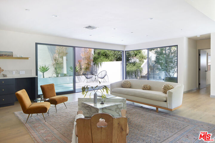 Property Photo:  9843 Yoakum Dr  CA 90210 