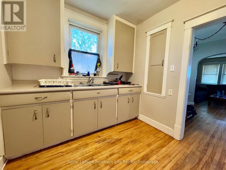 Property Photo:  1107 Algonquin Avenue  ON P1B 4Y1