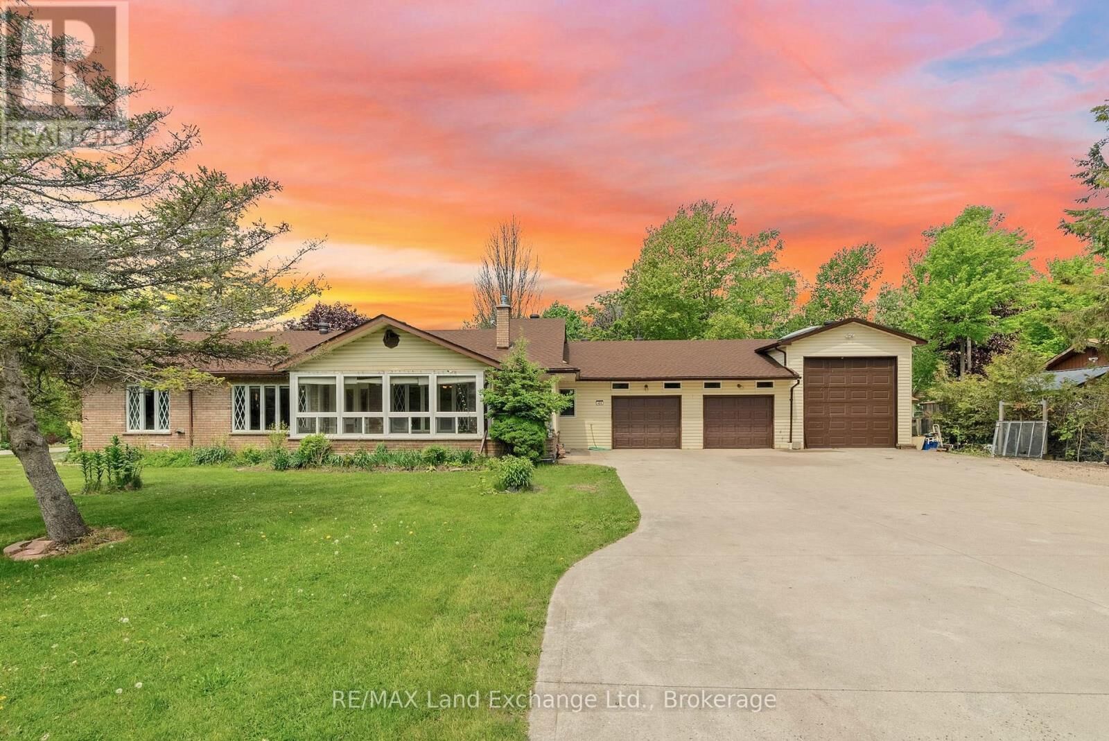 Property Photo: 401 Winnebago Road ON N2Z 2X3