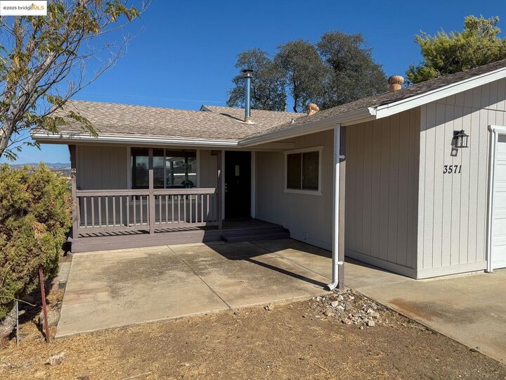 Property Photo:  3571 Signal Hill Trl  CA 95228