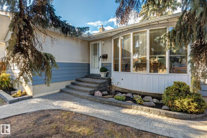 Property Photo:  9324 161 Street NW  AB T5R 2L4 