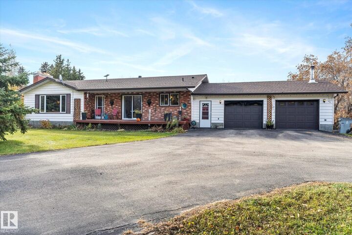 Property Photo:  4911 46 St  AB T0E 0T0 