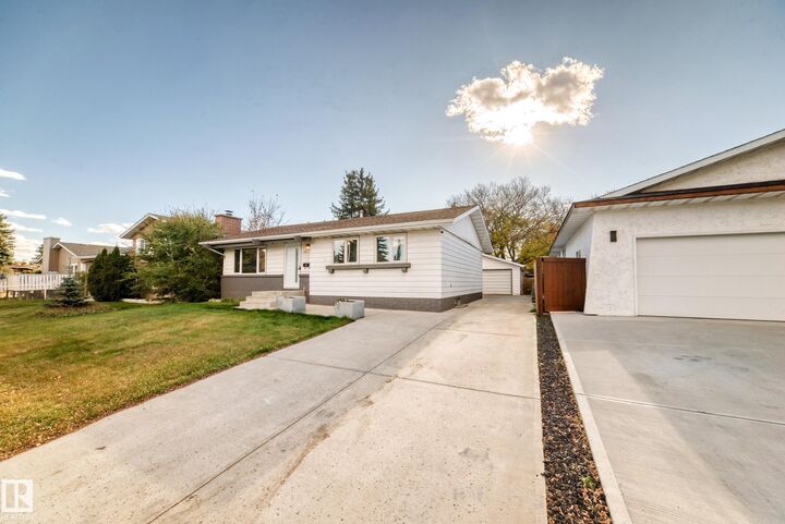 Property Photo:  18215 80A Avenue NW  AB T5T 0V4 