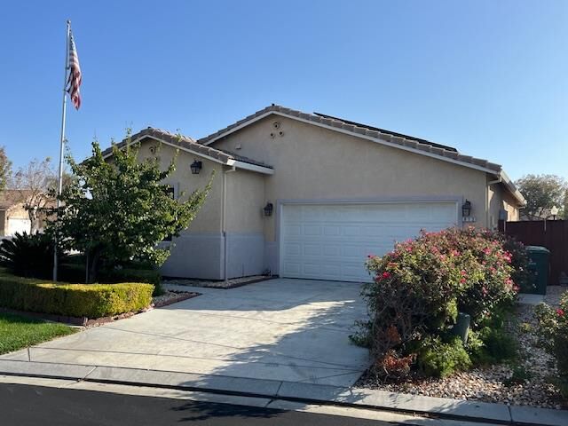 Property Photo: 812 Via Rosa CA 93635