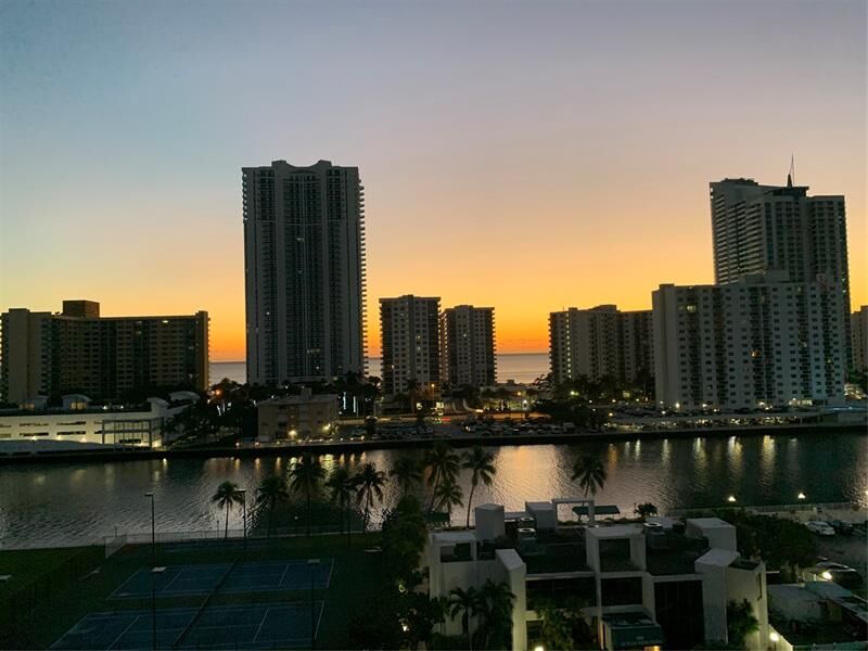 Property Photo:  1000 Parkview Dr 1030  FL 33009