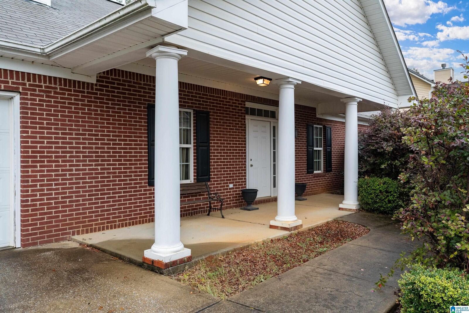 Property Photo:  172 Elm Way  AL 35096 