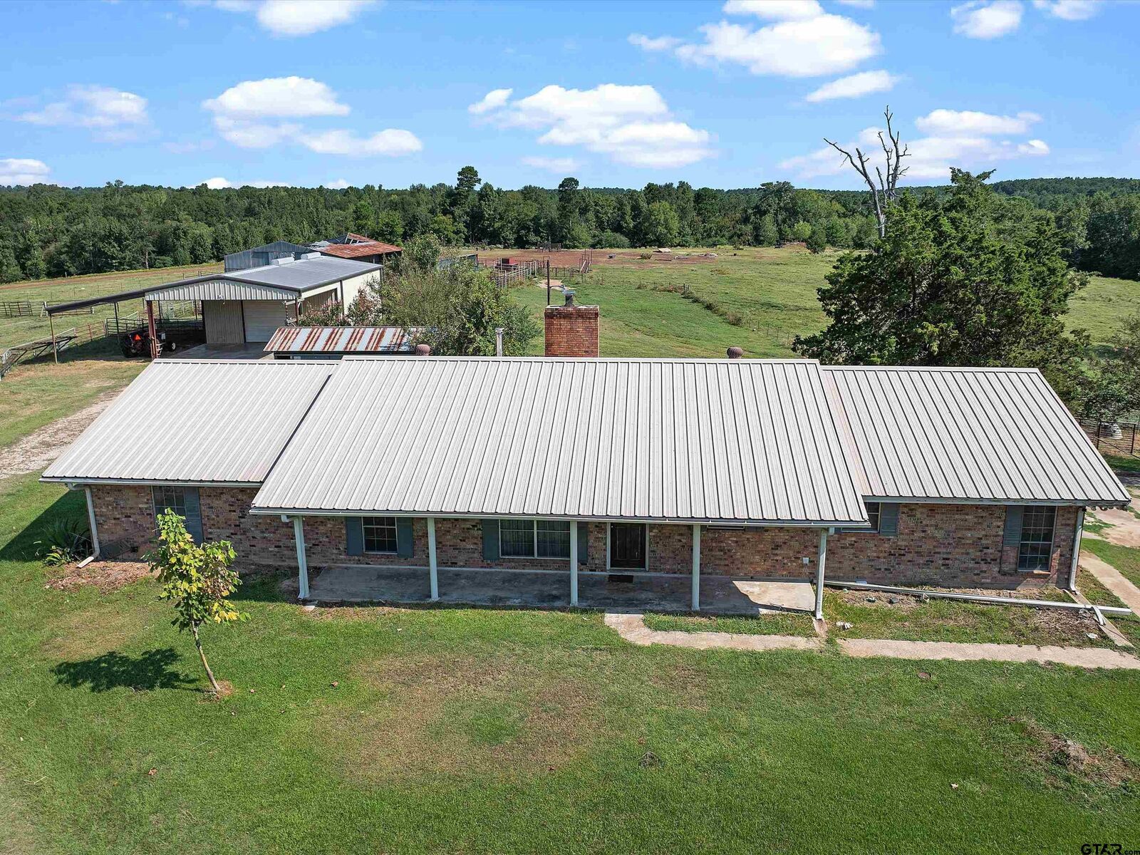 Property Photo: 4311 E Hwy 79 TX 75652