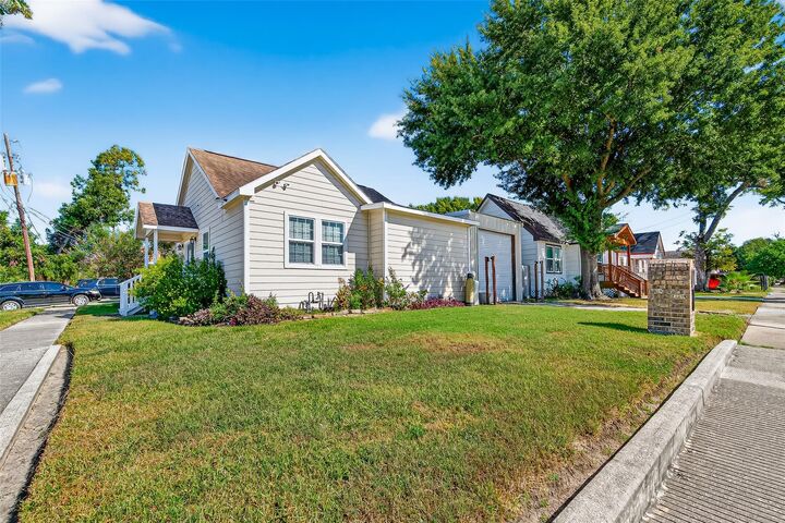 Property Photo:  7103 Hemlock Street  TX 77087 