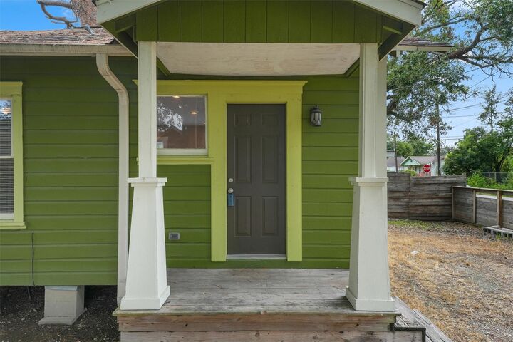 Property Photo:  1107 Melbourne Street  TX 77022