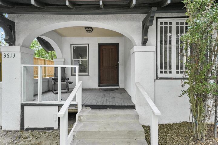 Property Photo: 3613 Audubon Place TX 77006