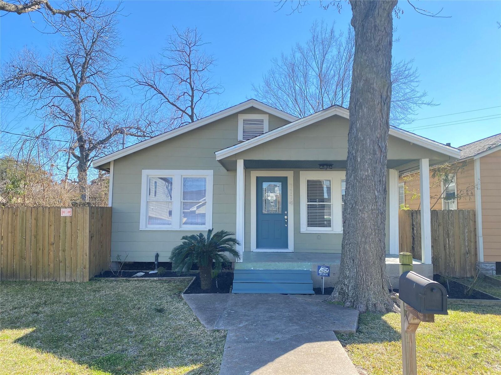 Property Photo:  1114 E 27th Street  TX 77009