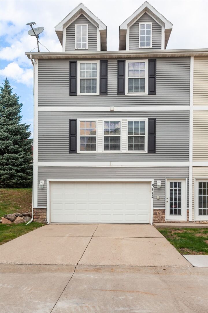 Property Photo:  3112 SW Sharmin Lane  IA 50023