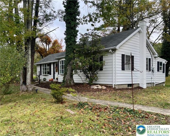 Property Photo:  1112 Moser Road  PA 18038 