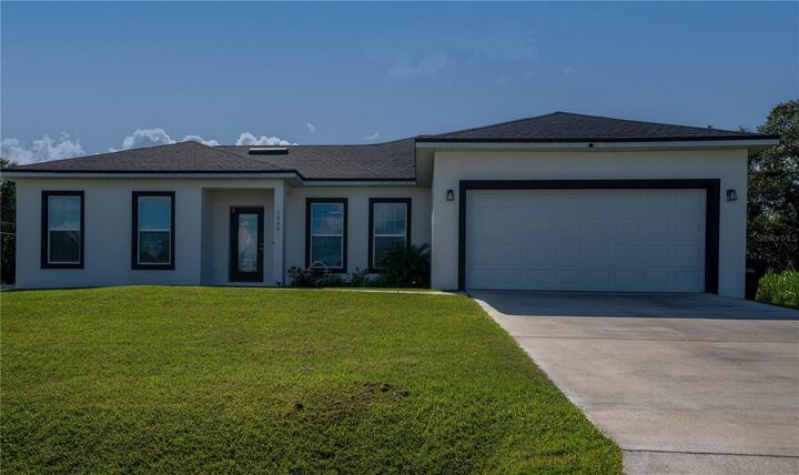 Property Photo: 1430 Tern Court FL 34759