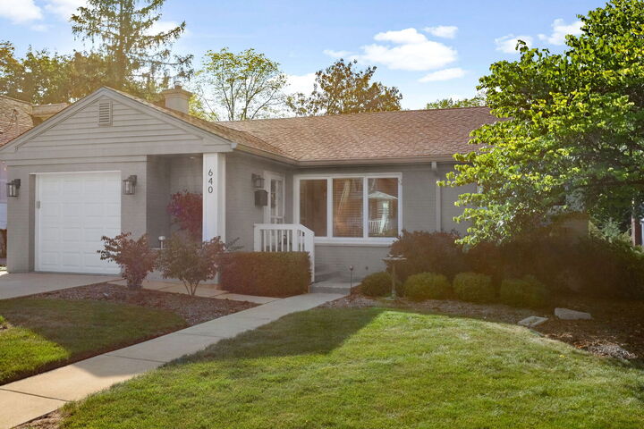 Property Photo:  640 S Grove Avenue  IL 60010 