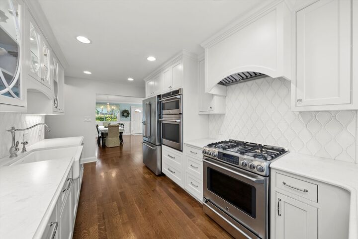 Property Photo:  335 E Harrison Street  IL 60126