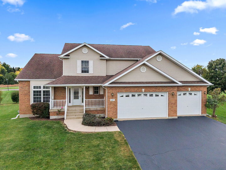 Property Photo: 685 Persimmon Street IL 60115