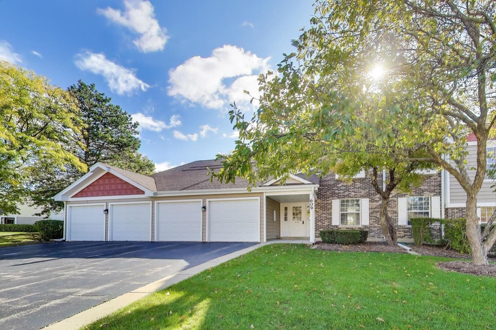 Property Photo:  609 Hanover Court X-1  IL 60194