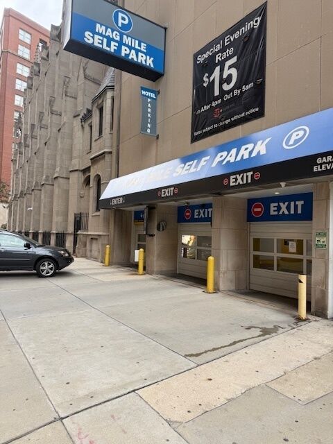 Property Photo: 111 E Chestnut Street P5b-8 IL 60611