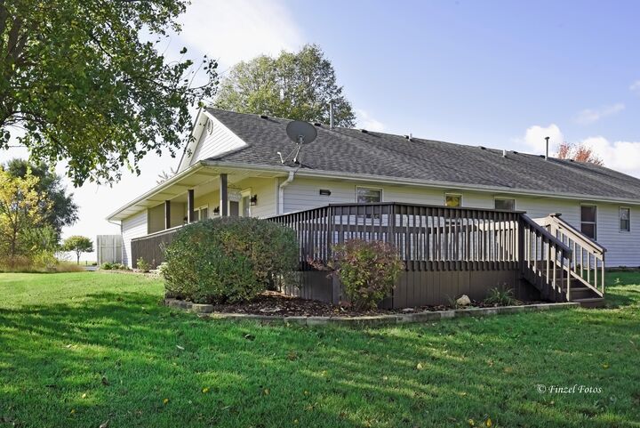 Property Photo:  318 Old Mill Lane  IL 60140 