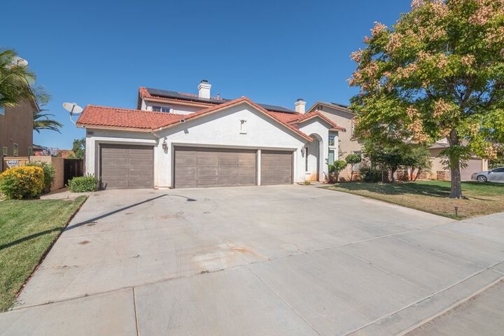 Property Photo: 28592 Country Rose CA 92584