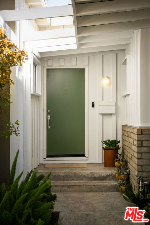 Property Photo: 6006 Babbitt Avenue CA 91316