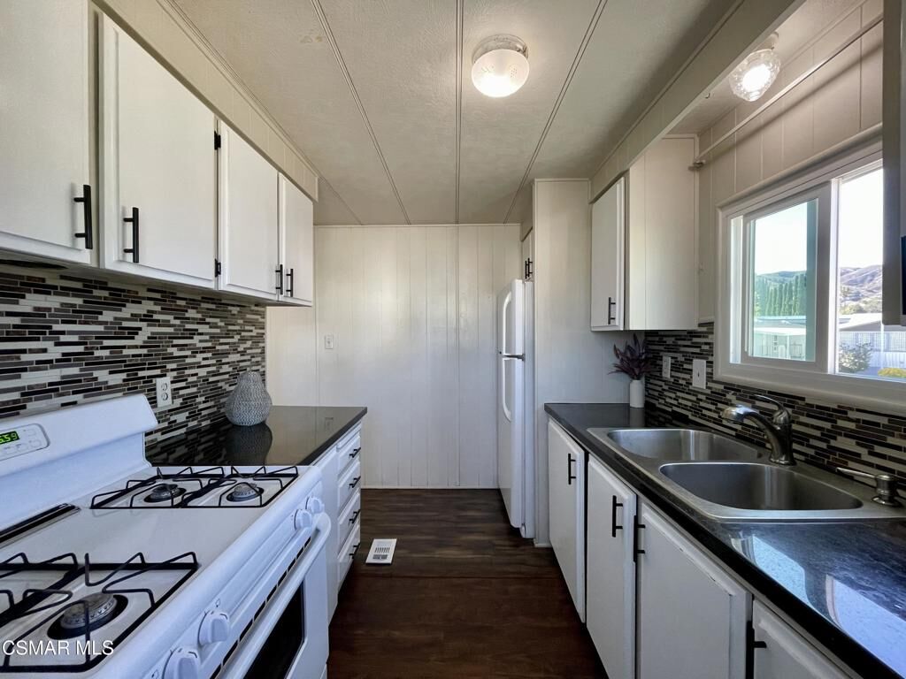 Property Photo:  5932 Los Angeles Avenue 29  CA 93063 