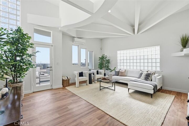 Property Photo:  1752 Carver Street  CA 90278 