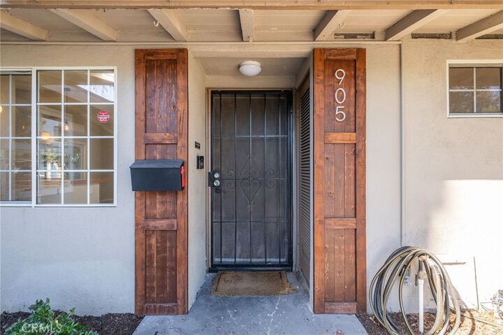 Property Photo:  905 N Holly  CA 92801 