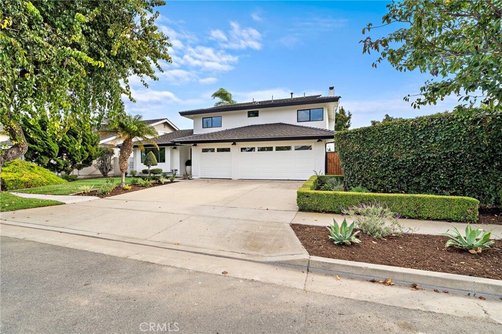 Property Photo: 5262 Glenroy Dr CA 92649