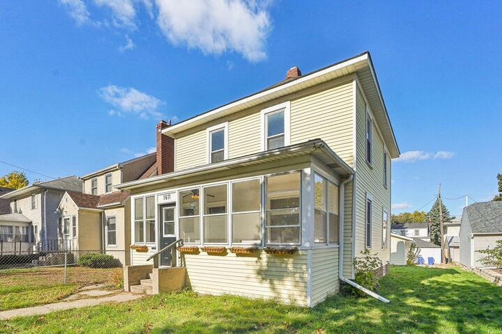 Property Photo: 1611 Edmund Avenue MN 55104
