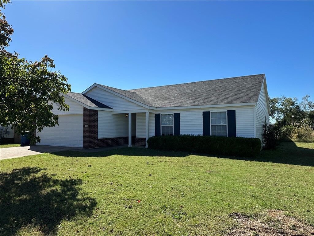 Property Photo:  1100 Tunbridge Drive  AR 72712 