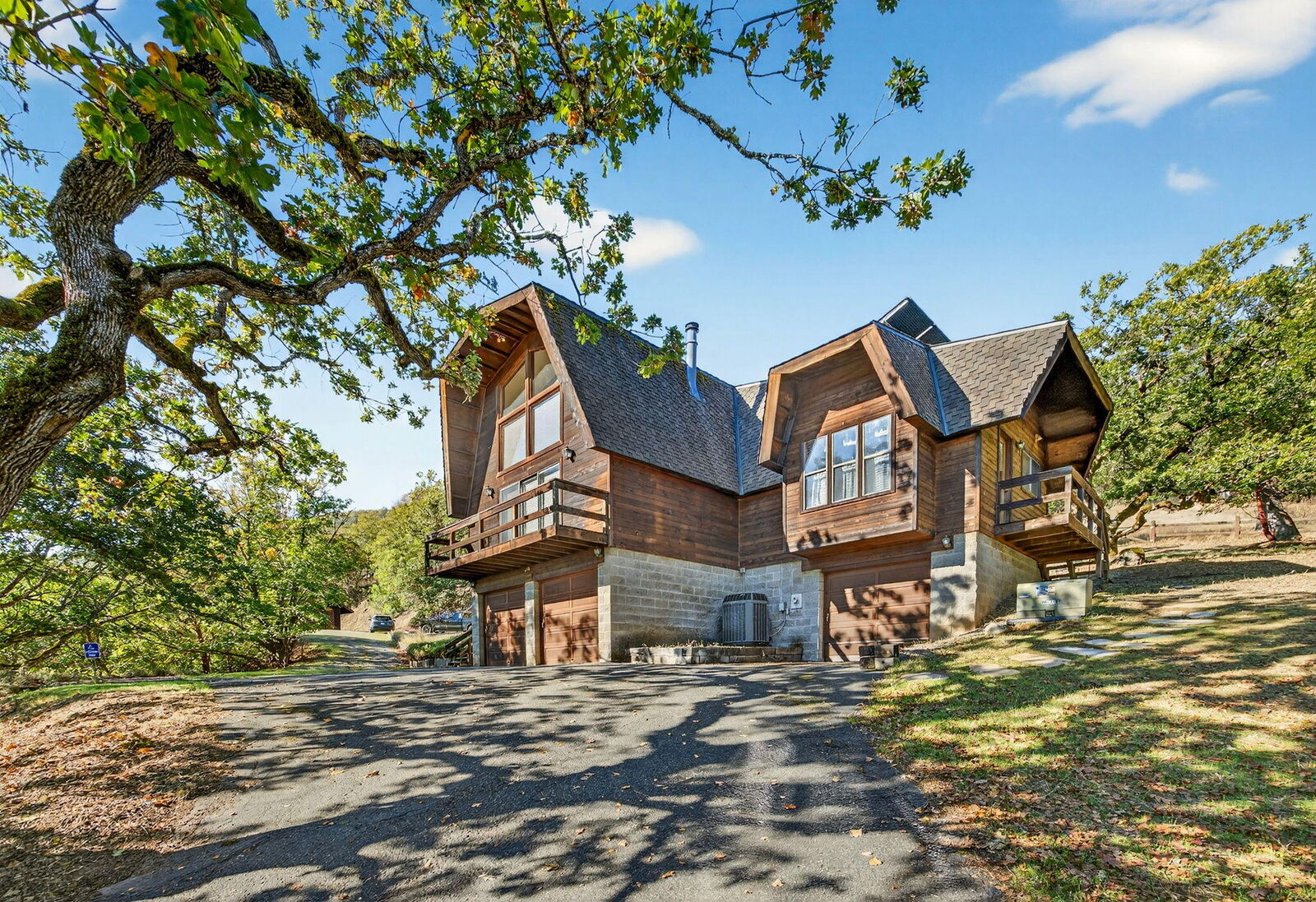 Property Photo: 14080 Highway 234 OR 97525