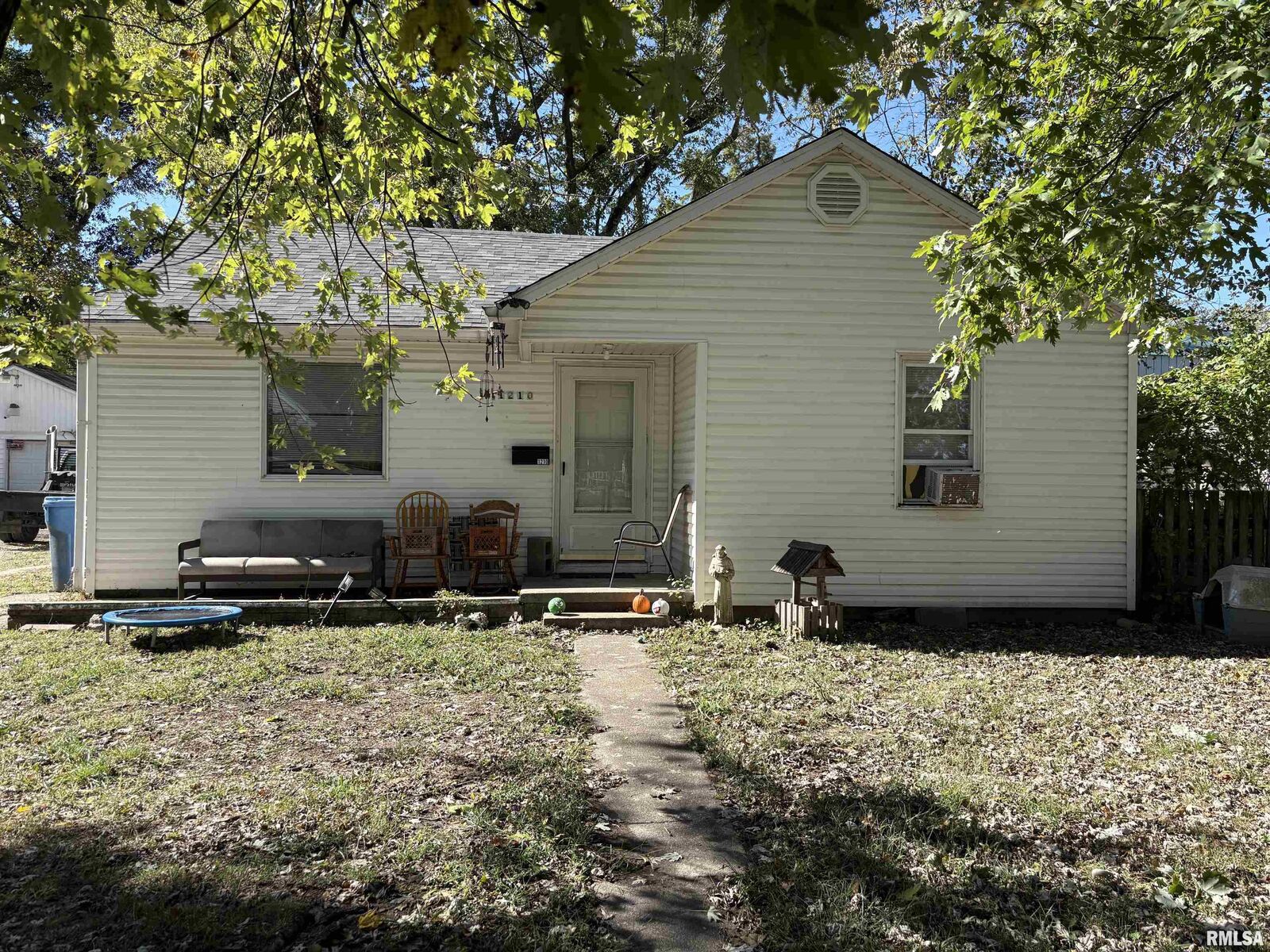 Property Photo:  1210 S Hickory Street  IL 62801 
